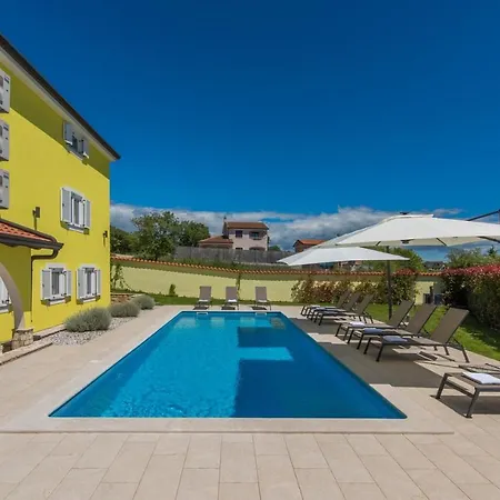 Pensionat Gorgeous With Shared Heated Pool 4*