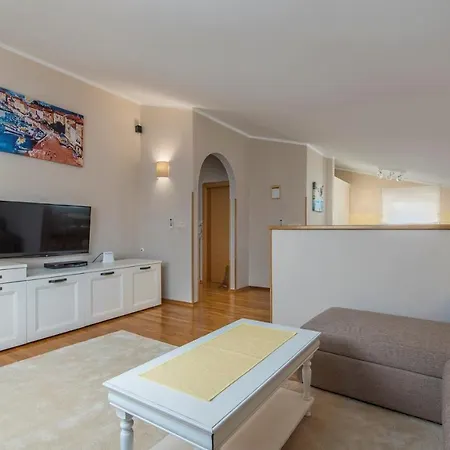 Gorgeous With Shared Heated Pool Musalez