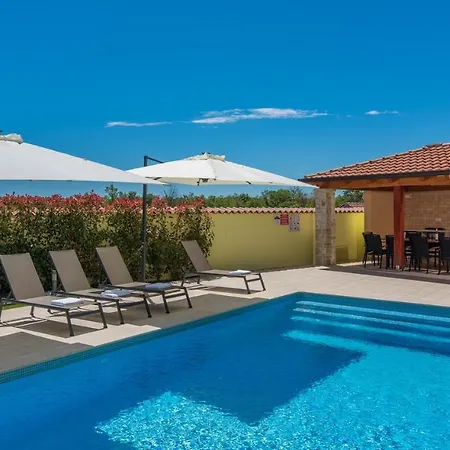 Gasthuis Gorgeous With Shared Heated Pool 4*