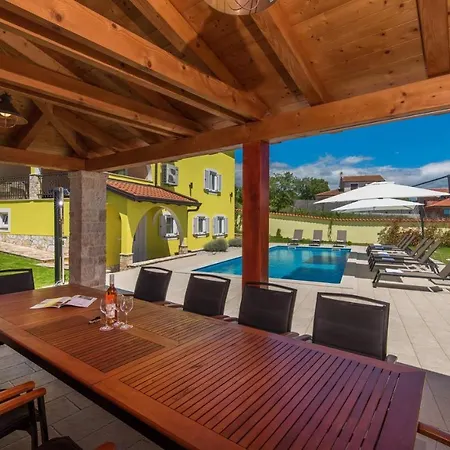 Gorgeous With Shared Heated Pool