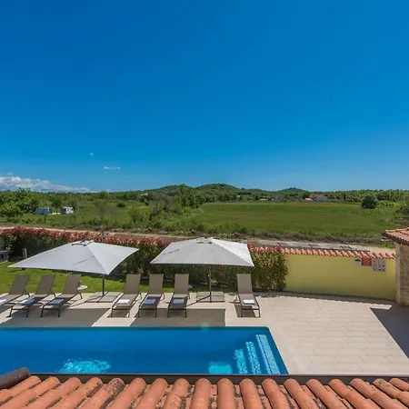 Gorgeous With Shared Heated Pool Musalez