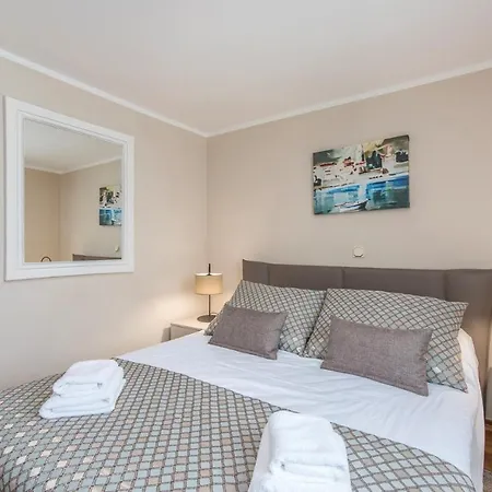 Gasthuis Gorgeous With Shared Heated Pool