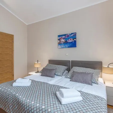 Gorgeous With Shared Heated Pool