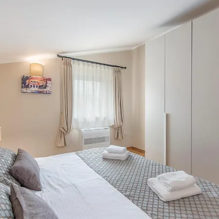 Gorgeous With Shared Heated Pool Gasthuis