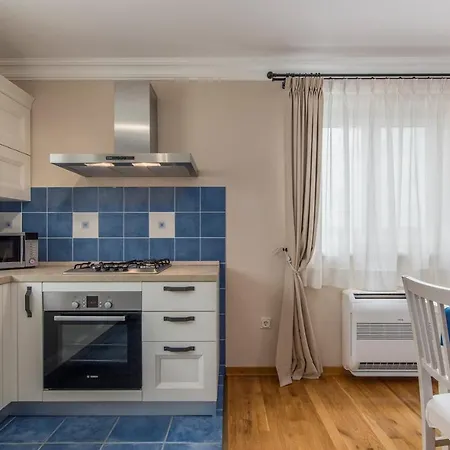 Gorgeous With Shared Heated Pool Musalez