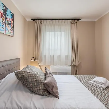 Gorgeous With Shared Heated Pool 4*