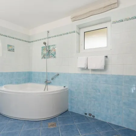 Gorgeous With Shared Heated Pool Pensionat Musalez