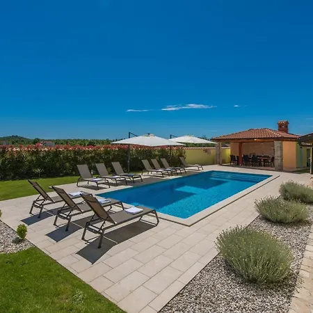 Gorgeous With Shared Heated Pool Pensionat
