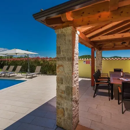 Gorgeous With Shared Heated Pool Gasthof Musalez