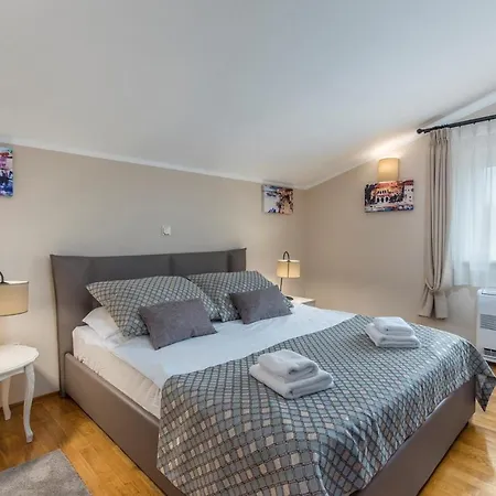 Gorgeous With Shared Heated Pool 4*