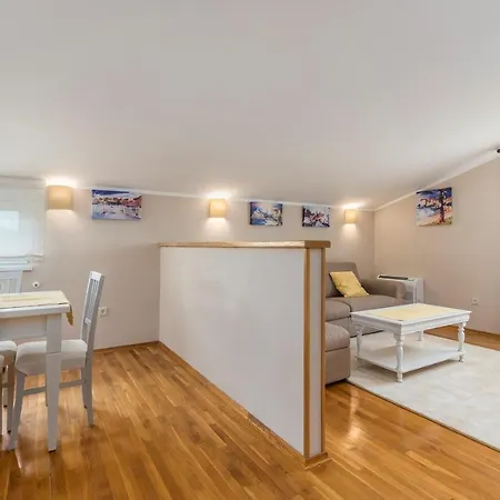 Gorgeous With Shared Heated Pool Gasthof