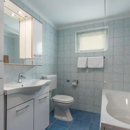 Gorgeous With Shared Heated Pool 4*
